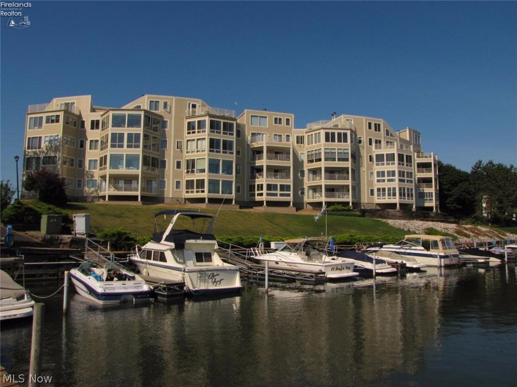 Beachwood Villas Condo - Residential