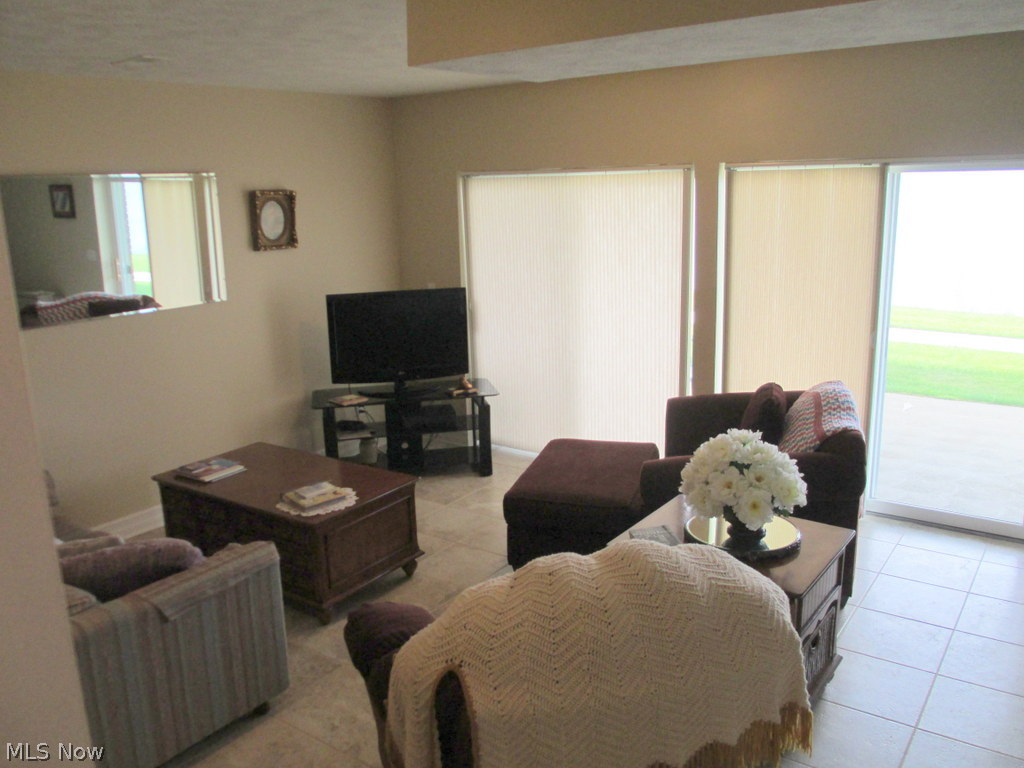 Erin Blf Lakefront Villa Condo - Residential