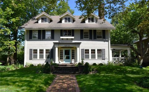 2215 Harcourt Drive Cleveland Heights, OH 44106