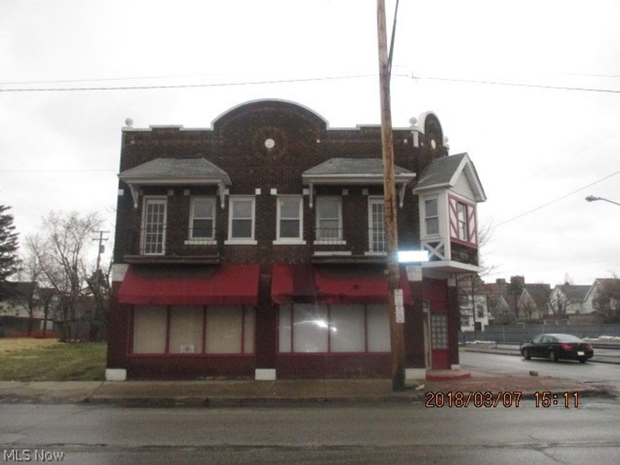 Great opportunity, prior use was a living single boarding house. Building need to be rehabbed.Good exterior appeal.