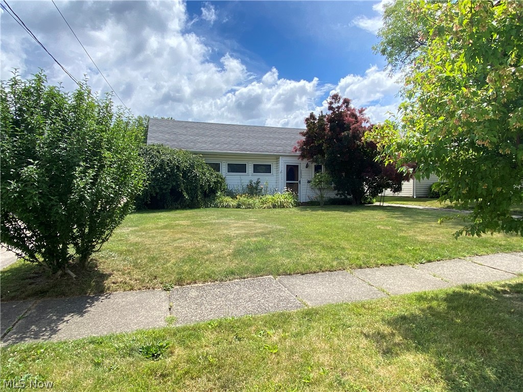 Easy living Ranch in a convenient Falls location! This low maintenance home features vinyl siding, vinyl windows, newer roof, concrete drive & 2 car garage.
Fully applianced kitchen. Utility room with washer/dryer. Great neighborhood-- close to schools, parks, shopping, freeway & Giant Eagle Market District.
This would be a great condo alternative! Call today for your private showing.