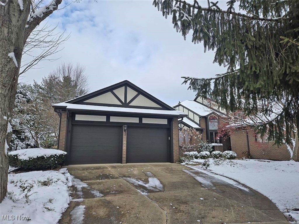 Photo of 117 Brookview Drive SW, North Canton, OH 44709 (MLS # 5175577)