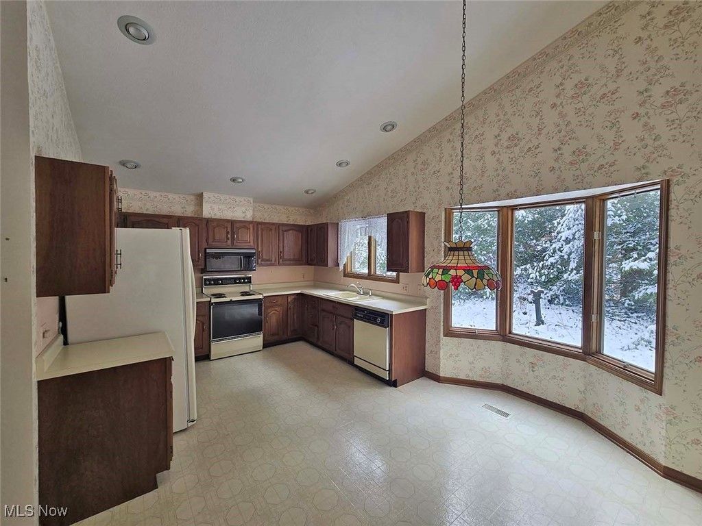 Photo of 117 Brookview Drive SW, North Canton, OH 44709 (MLS # 5175577)