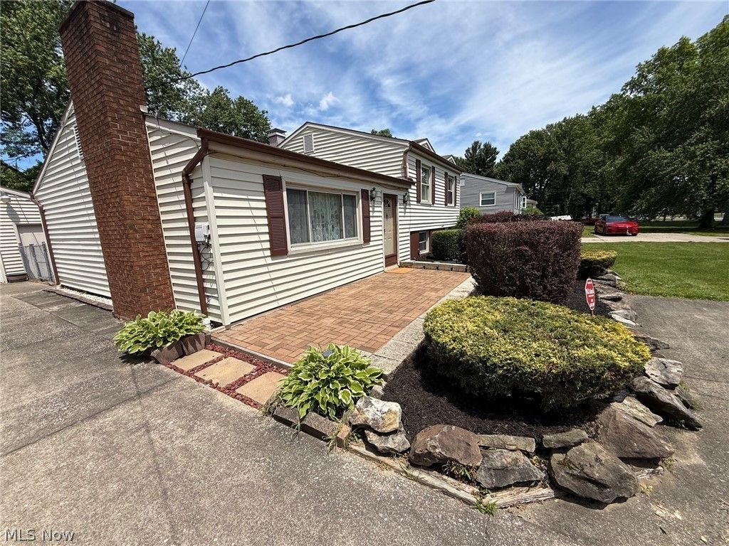 Photo of 4828 New Road, Austintown, OH 44515 (MLS # 5209440)