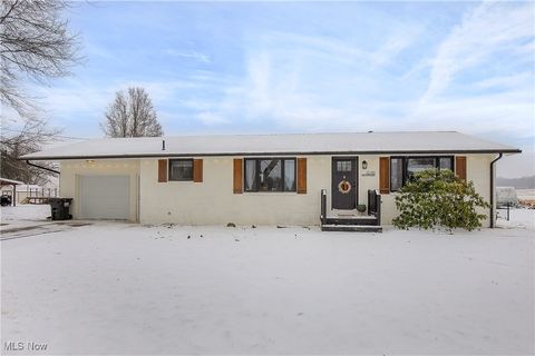 Photo of 10190 Valleydale Street SE, Magnolia, OH 44643 (MLS # 5179082)