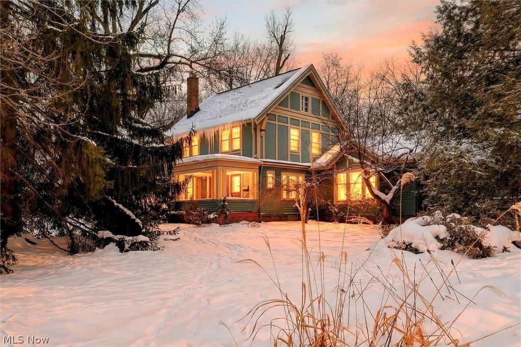 Photo of 1798 Middlehurst Road, Cleveland Heights, OH 44118 (MLS # 5185724)