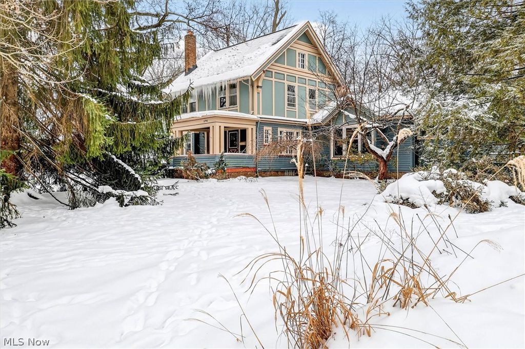 Photo of 1798 Middlehurst Road, Cleveland Heights, OH 44118 (MLS # 5185724)