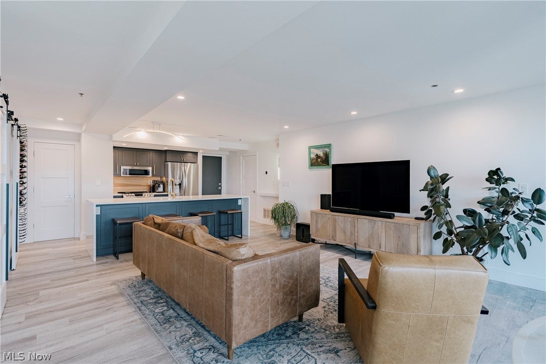 701 W Lakeside Avenue 502