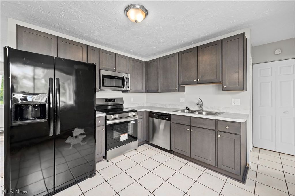 Photo of 1731 Abbe Road S, Elyria, OH 44035 (MLS # 5210866)