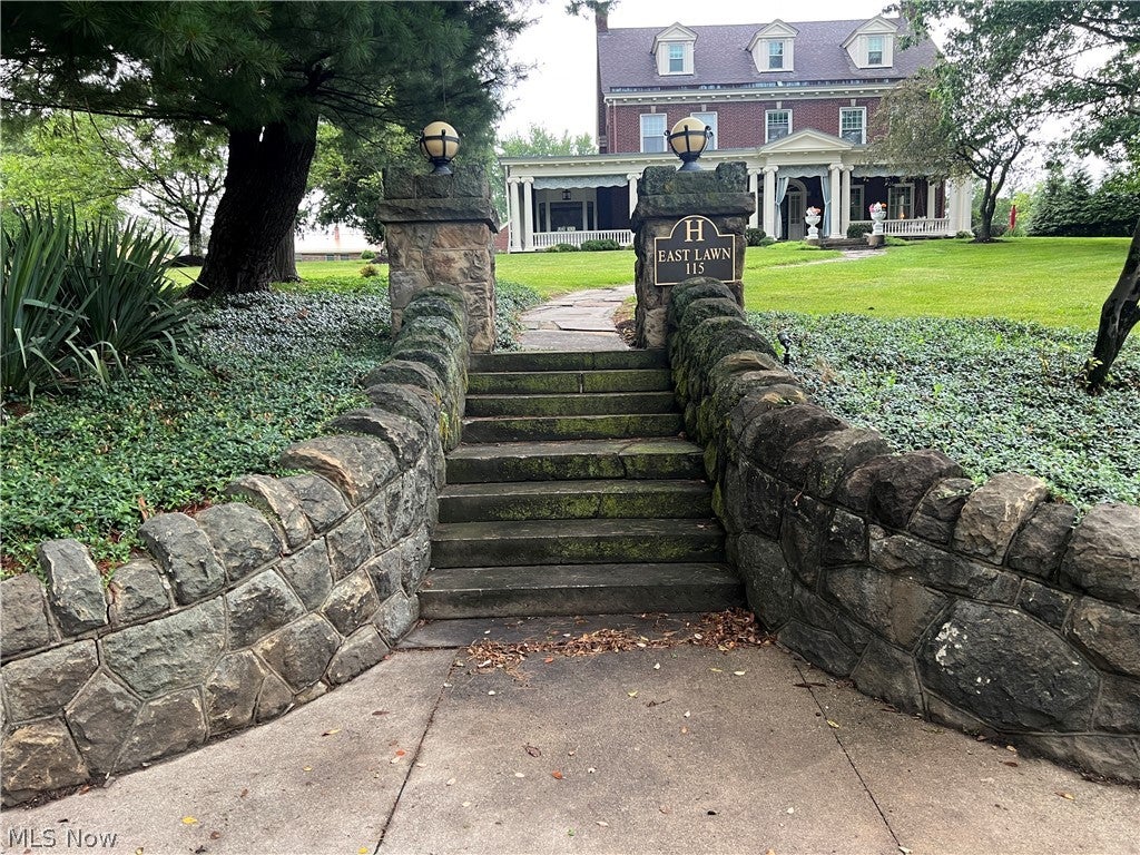 115 E Lawn Avenue