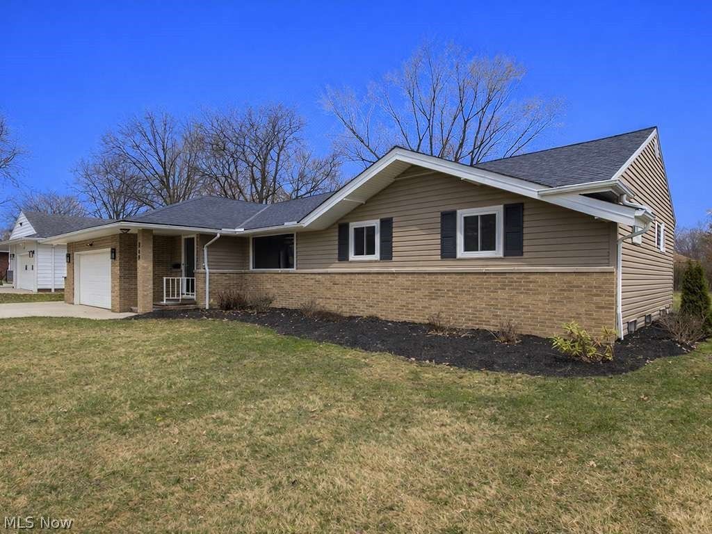 Photo of 848 Stanwell Drive, Highland Heights, OH 44143 (MLS # 5192710)