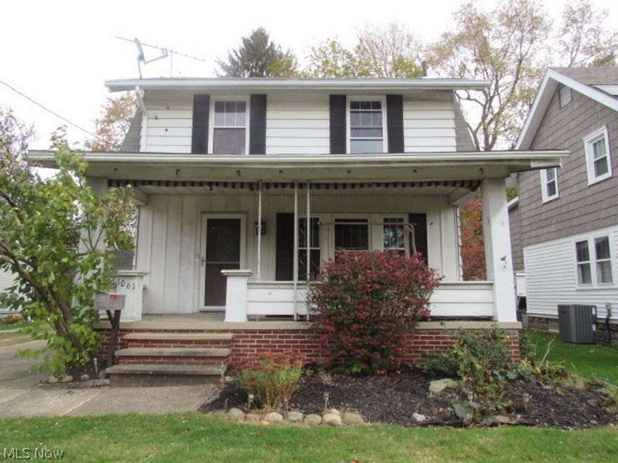 Nice starter home or condo alternative just needs your finishing touches.