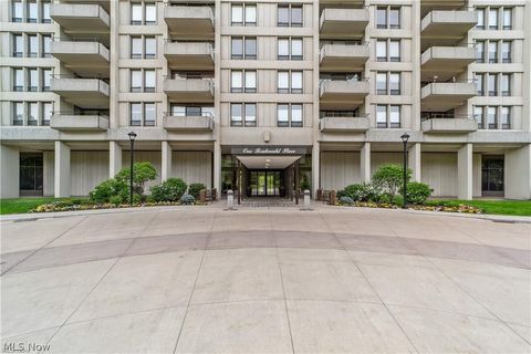 Photo for 1 Bratenahl Place 1101