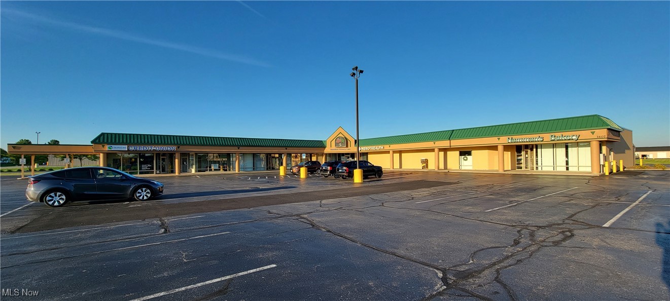 Vineyard Square Plaza shopping center and warehouses for sale on SR 60 in Vermilion. Cap rate 8%. 98% occupancy. Tenants include Mercy Health (48% of retail income, 32% of overall Income). Site approval for 6,000 SF of additional flex space. Excellent location near Vermilion Schools and SR 2. Sale includes two Erie County Parcels: 1200083002 and 1200083005.