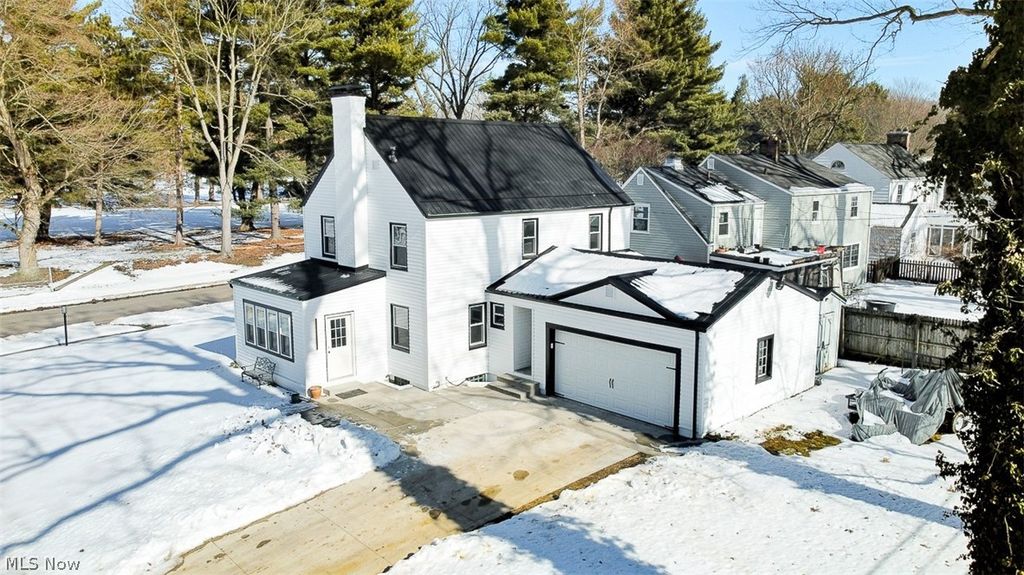 Photo of 1040 Thorndale Drive, Akron, OH 44320 (MLS # 5187268)