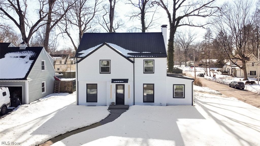 Photo of 1040 Thorndale Drive, Akron, OH 44320 (MLS # 5187268)