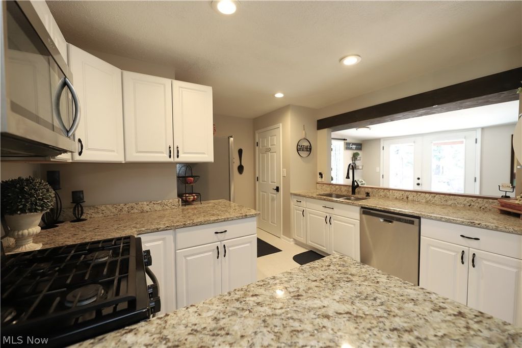 Photo of 1916 Hathaway Drive, Brunswick, OH 44212 (MLS # 5190288)