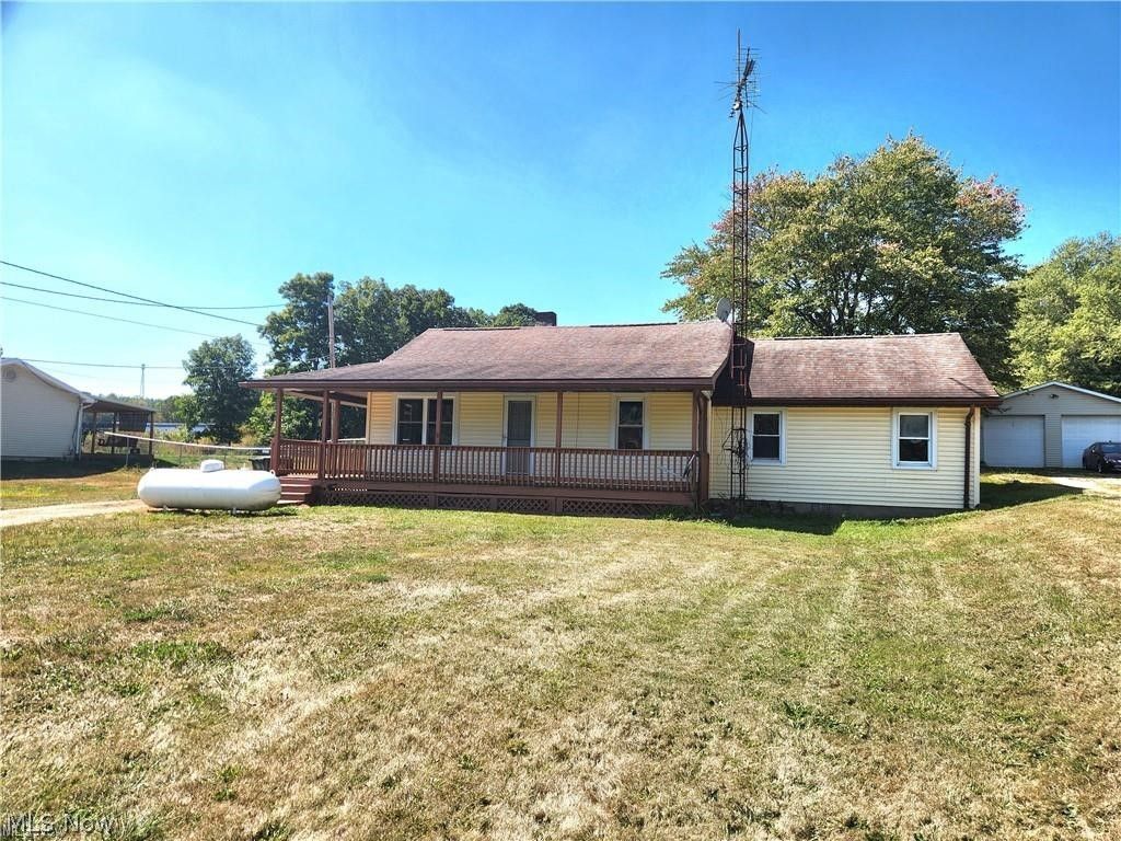 Photo of 6805 Waynesburg Drive SE, Waynesburg, OH 44688 (MLS # 5187269)