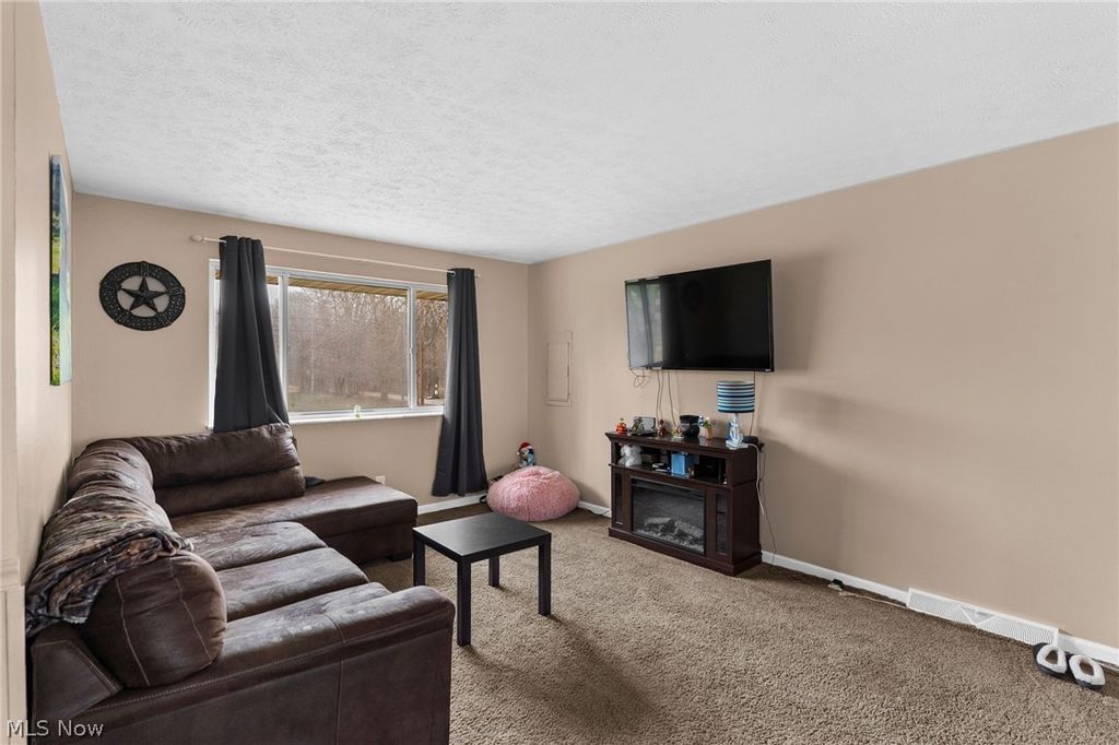 Photo of 5950 Mount Everett Road, Hubbard, OH 44425 (MLS # 5191297)