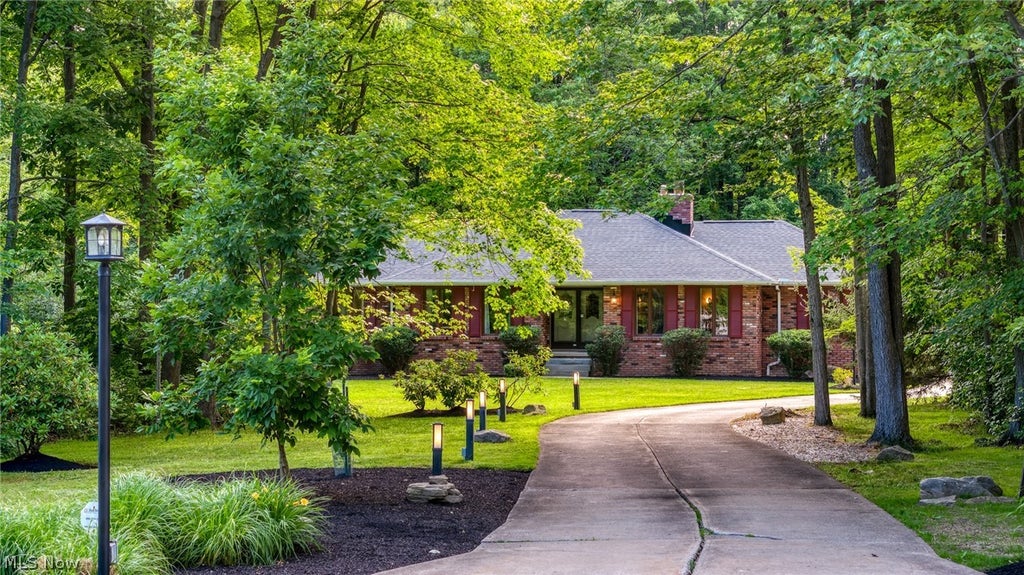 Photo of 4830 Som Center Road, Moreland Hills, OH 44022 (MLS # 5208280)