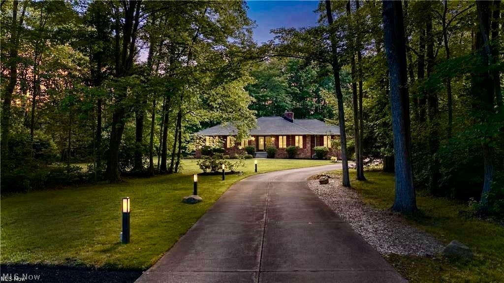 Photo of 4830 Som Center Road, Moreland Hills, OH 44022 (MLS # 5208280)