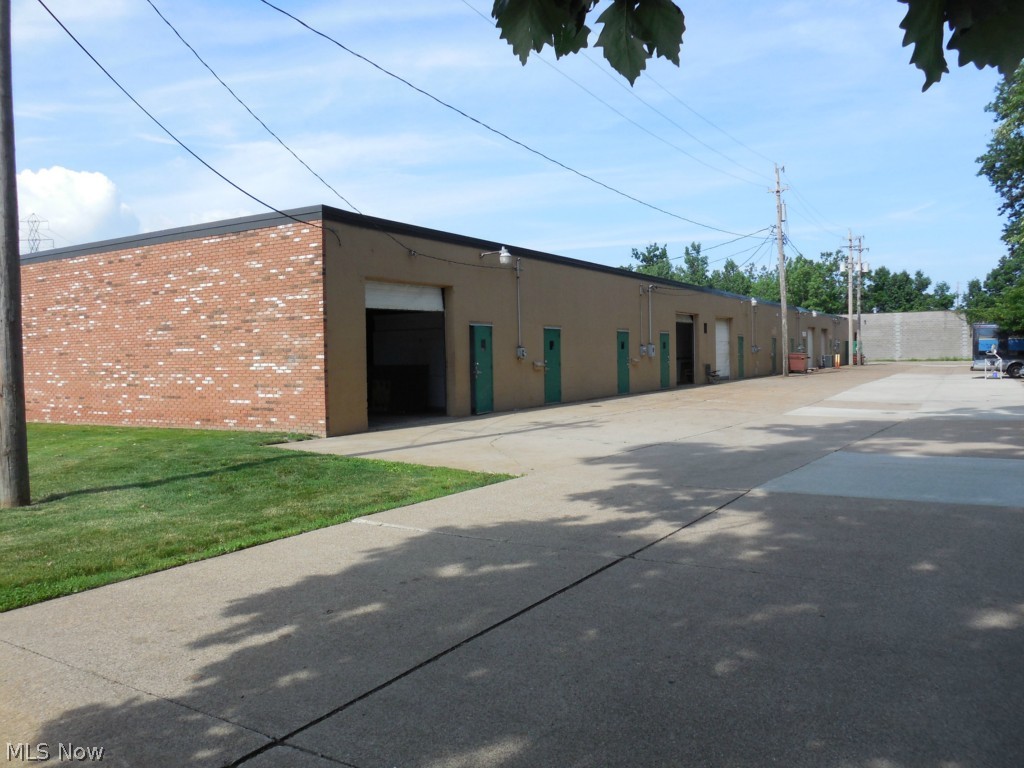 Located in a commercial area. Unit has an office, overhead door, 2 entrance doors. Space suitable for warehouse, distribution and fabrication. NNN Lease 3 year lease. NNN Lease fees are nominal.
