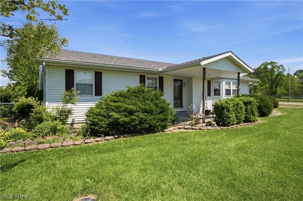 Photo of 2760 Flint Ridge Road, Hopewell, OH 43746 (MLS # 5207513)