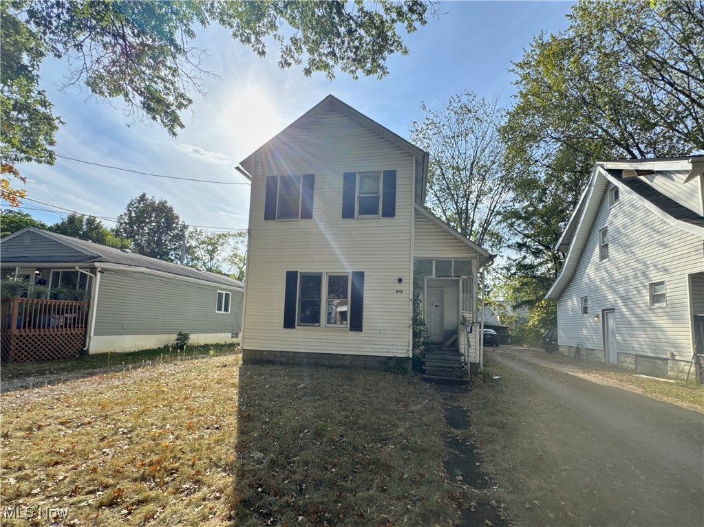 3 bedroom 2 bath home in Akron. Detached 2 car garage and level city lot. Call your Realtor for a viewing today.