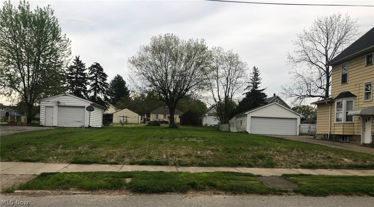 Residential Vacant Land in Niles School District.