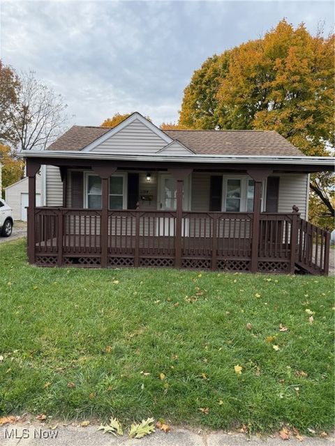 Photo of 1194 Greenwood Avenue, Akron, OH 44320 (MLS # 5178931)