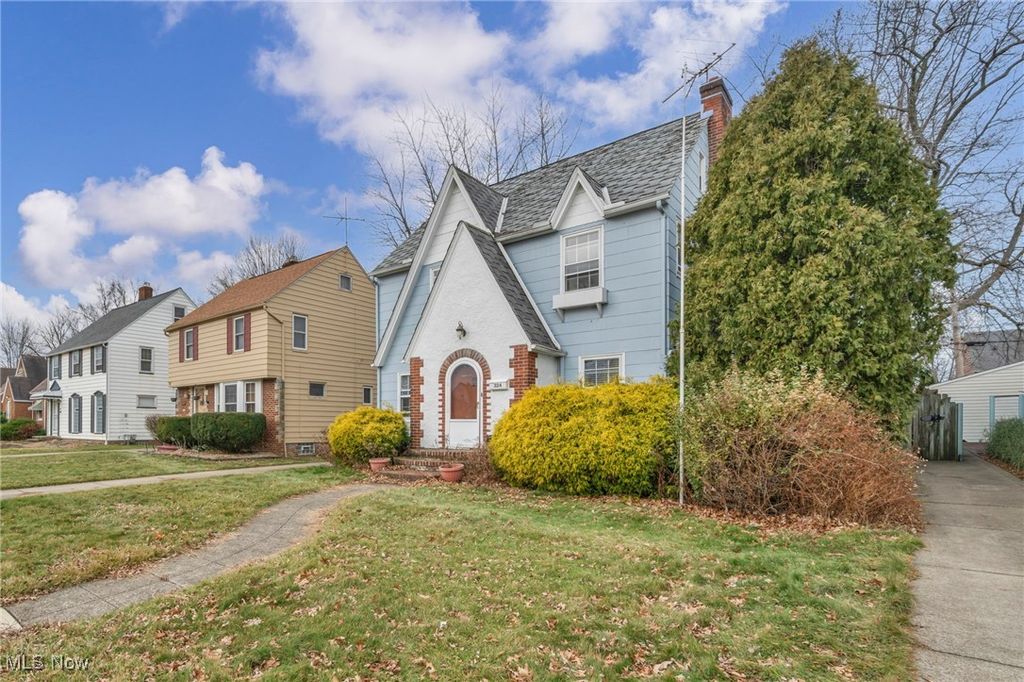 Photo of 324 E 215th Street, Euclid, OH 44123 (MLS # 5181928)