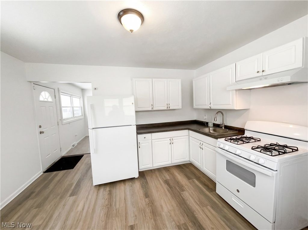 Photo of 832 S Logan Street, Elyria, OH 44035 (MLS # 5186683)