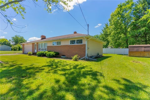 Tiny photo for 253 Earl Drive NW, Warren, OH 44483 (MLS # 5221846)