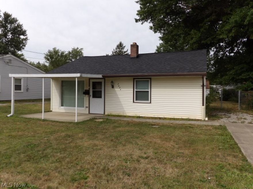 This 2 Bedroom/1 Bath Ranch House is located in Boardman.  Living room has built in shelves, kitchen has a stove, refrigerator and microwave. There is a washer and dryer that are provided.  The front patio is covered and the backyard is fenced in.  Monthly rent is $625.00  plus all utilities.  Full deposit and first months rent required.  No smoking or pets permitted.