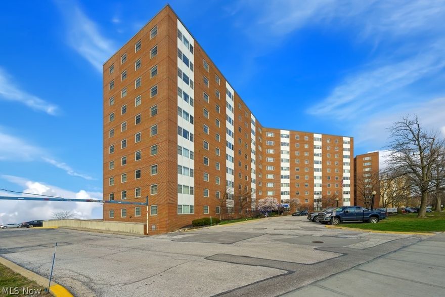 Welcome home to the Lake House - this one bedroom, one bathroom unit offers several updates and amazing city views. Enjoy modern flooring, an updated kitchen and bath, and neutral paint throughout, with ample storage space both in-unit and available through the building. All utilities included in monthly association fee. Countless amenities available: exercise room, rooftop deck, in-ground pool overlooking Lake Erie, picnic area with grill, laundry facilities and a full service café with lake views. Secure entrance into the building, with onsite security and maintenance. Main entry office is staffed 7 days a week. Conveniently located near the best shopping and dining in Lakewood, with quick access to downtown Cleveland via the Shoreway. Nothing left to do but move in and enjoy Gold Coast living. Schedule your showing today!


All utilities included in monthly association fees. Countless amenities available: exercise room, rooftop deck, in-ground pool overlooking Lake Erie, a picnic area with grill and laundry. Secure entrance into the building with onsite security and maintenance, Main entry office is staffed 7 days a week. Conveniently located new restaurants and downtown city life. Schedule your private showing today!
