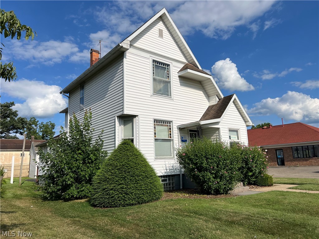 Great Investment property on a busy Street in town. Presently being rented as a dental office. There is a 2 bedroom apartment that is presently vacant with potential rent of $700-$800 per month