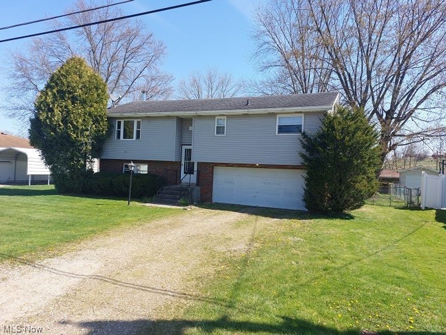 3 BEDROOM 2 FULL BATH SPLIT ENTRY STYLE HOME. LARGE EAT-IN KITCHEN WITH SLIDING GLASS DOORS TO VIEW A 12 X 16 TREATED LUMBER DECK. THE REAR YARD HAS A PET-FRIENDLY CHAIN LINK FENCE AND A 12 X 16 TRACTOR SHED. BEAUTIFUL REAR  YARD WITH PLENTY OF ROOM FOR GARDEN. THE BASEMENT HAS A LARGE L-SHAPED REC ROOM WITH A WOOD BURING STOVE THAT WILL STAY WITH THE HOME. FULL BATH OFF OF REC ROOM. LAUNDRY ROOM UTILITY AREA IN THE BASEMENT.NOTE: SELLER DOES NOT OWN THE HOT WATER HEATER IT IS A LEASE PROGRAM AND IS $22.00 A MONTH. PRICED TO SELL WON'T LAST LONG. CALL TODAY FOR A SHOWING.