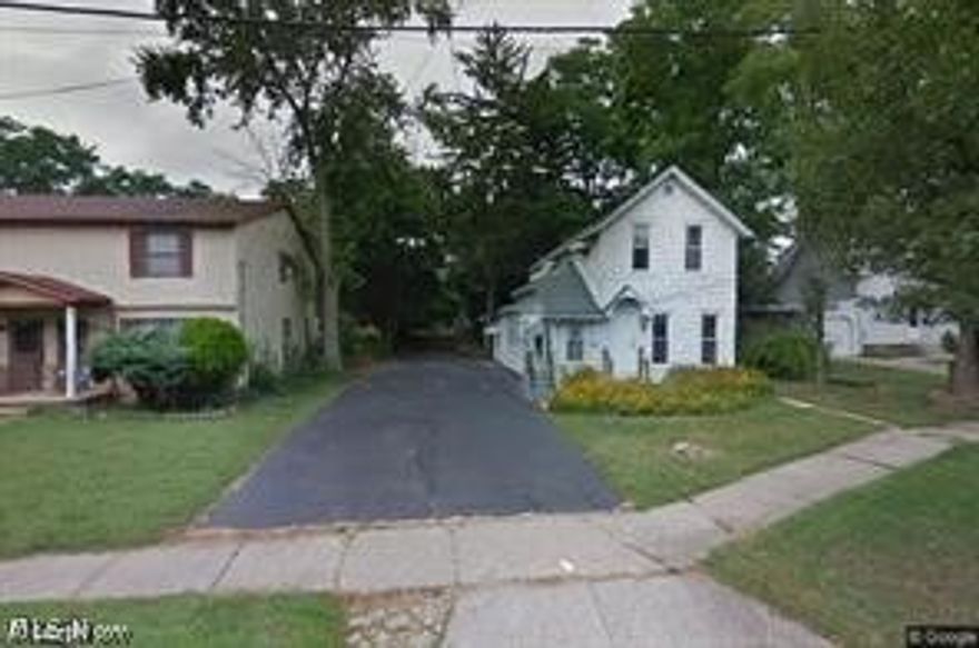 Second Floor, Bright and clean studio apartment with shared bath, kitchen includes Stove and refrigerator, off street parking. $400 plus $50 toward utilites. Just minutes for downtown historic​​‌​​​​‌​‌​​​‌‌​​​‌‌‌​​‌​​‌‌​​​​ Bedford!