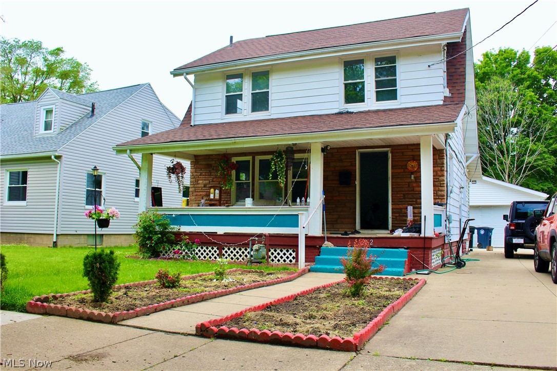 A beautiful and well-maintained colonial home at the heart of Akron. Finished basement, new HVAC 2020, new kitchen countertops 2021, and freshly laminated floor 2021.