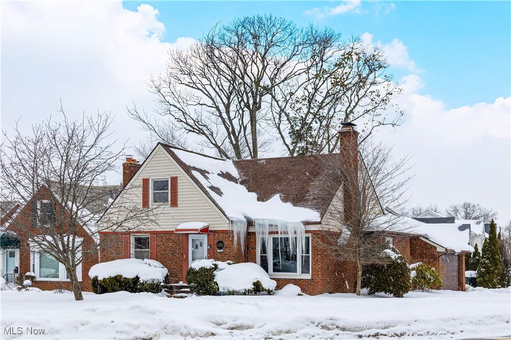 Photo of 23211 Fernwood Drive, Beachwood, OH 44122 (MLS # 5183940)