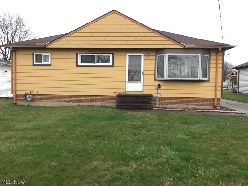 Fantastic Opportunity! Attention investors and rehabbers! This is the perfect ranch home you've been looking for. Living room and dining room, kitchen, "3" bedrooms, full bath PLUS HUGE family room! This home does need work, but has lots of potential, and "3" bedrooms. Finished and paneled basement, perfect for entertaining. Enjoy 1-floor living! Won't last long at this price! Please see broker's remarks.
