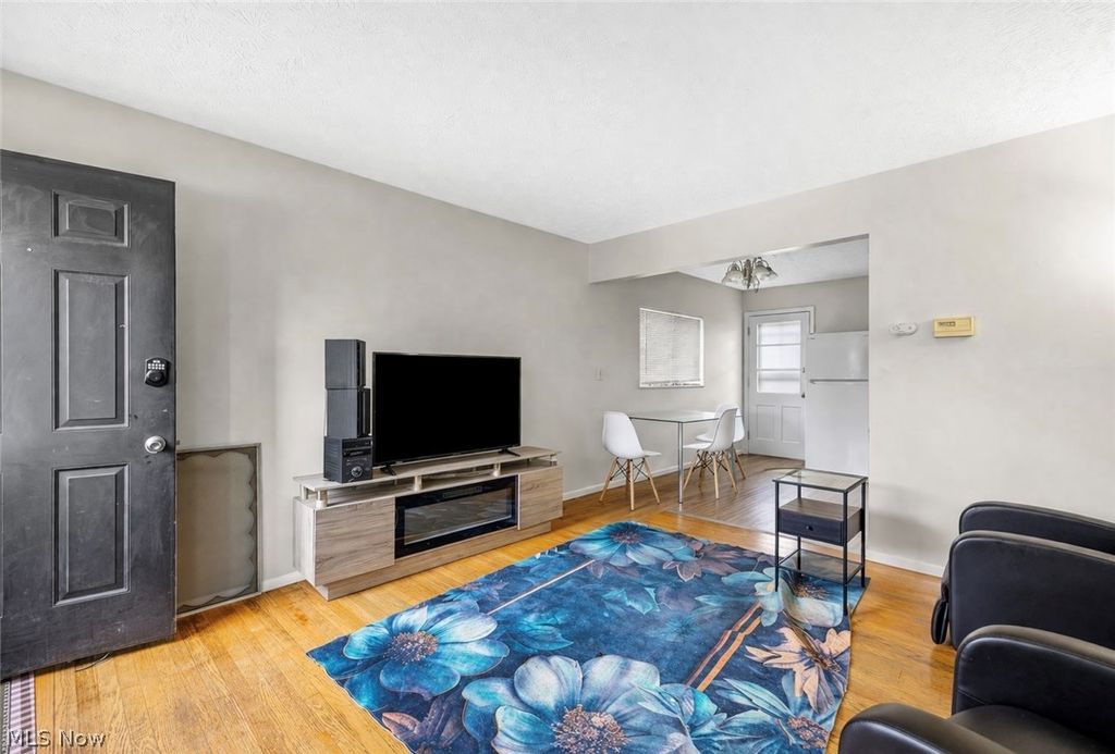 Photo of 1300 Hazel Street, Akron, OH 44305 (MLS # 5197533)