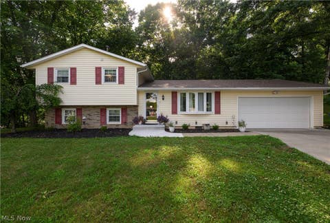 Homes For Sale - 12073 Lockage Road<br/> Canal Fulton, OH 44614