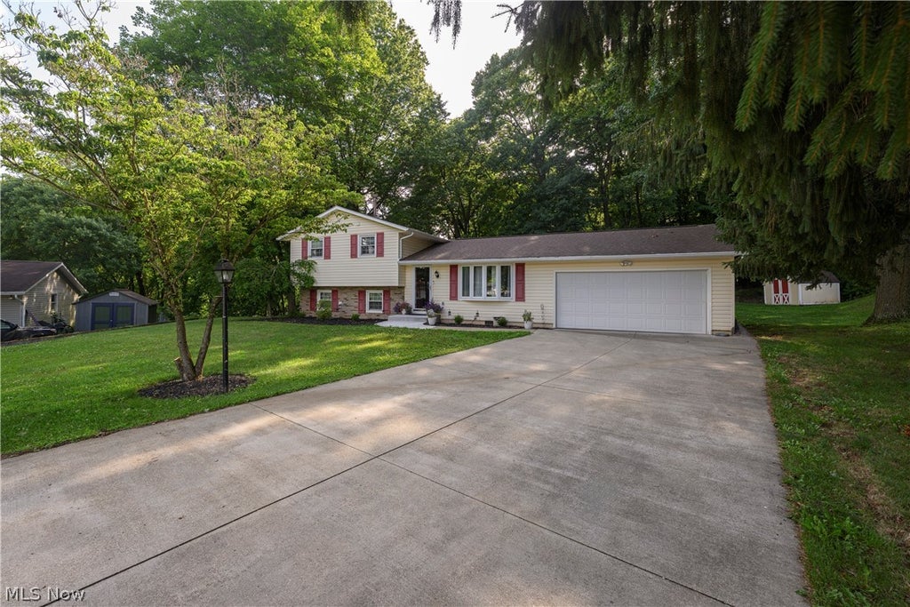 Photo of 12073 Lockage Road NW, Canal Fulton, OH 44614 (MLS # 5225115)