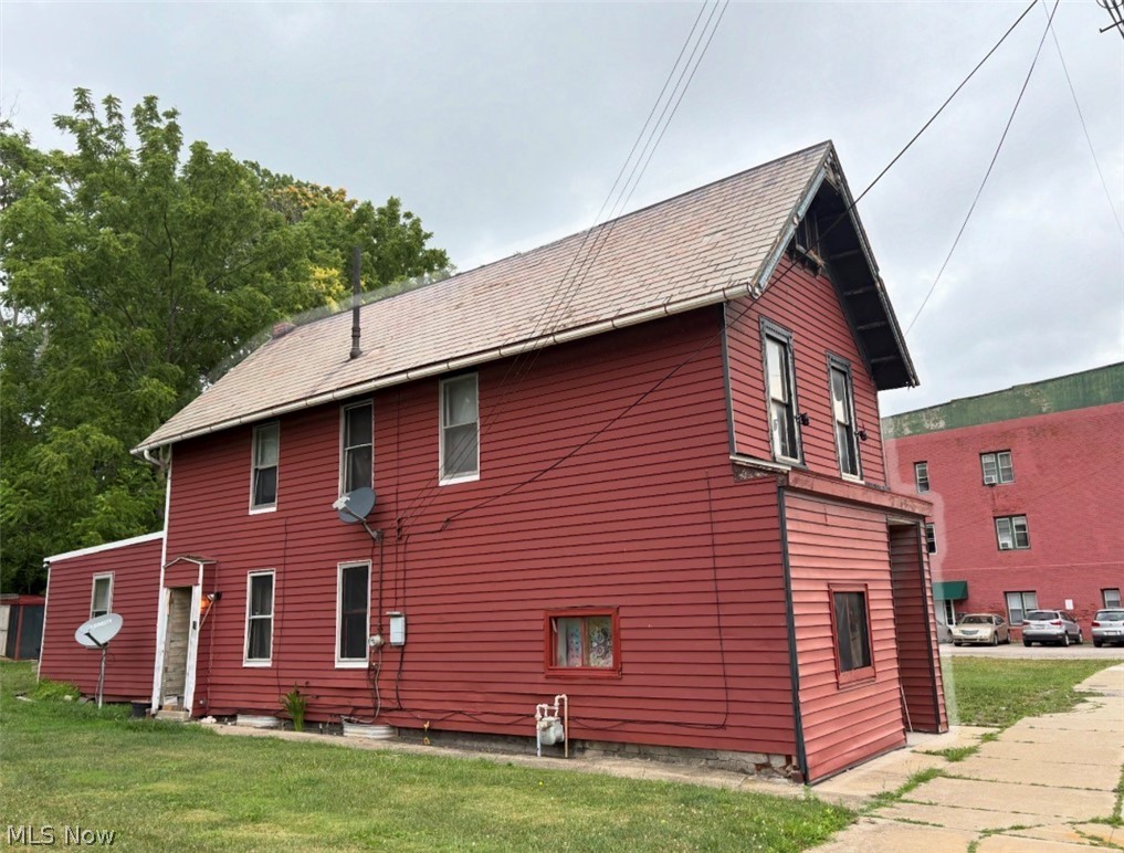 Main image without alt text