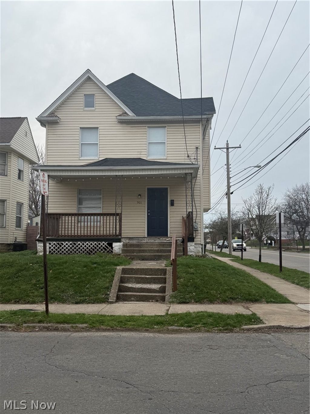 Photo of 901 Clarendon Avenue SW, Canton, OH 44710 (MLS # 5199029)