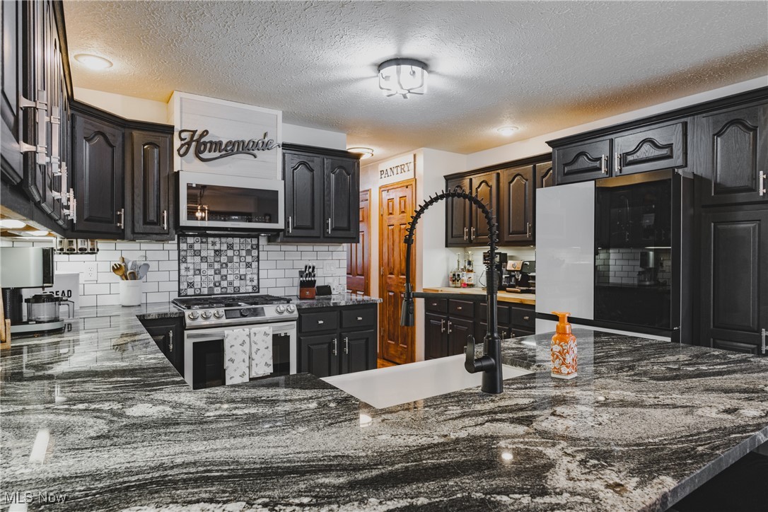 1412 Boulevard Drive, Belpre, Ohio image 7