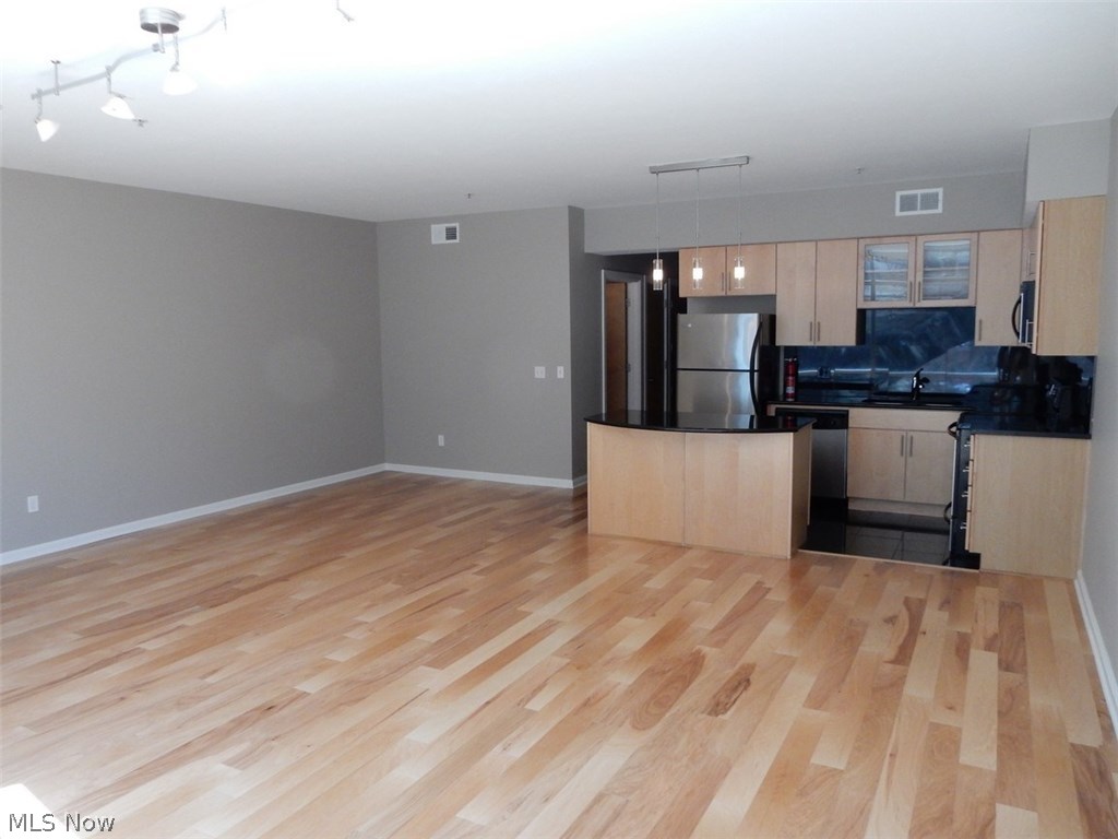 Stonebridge Plaza Condominiums - Residential