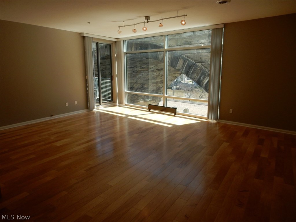 Stonebridge Plaza Condominiums - Residential