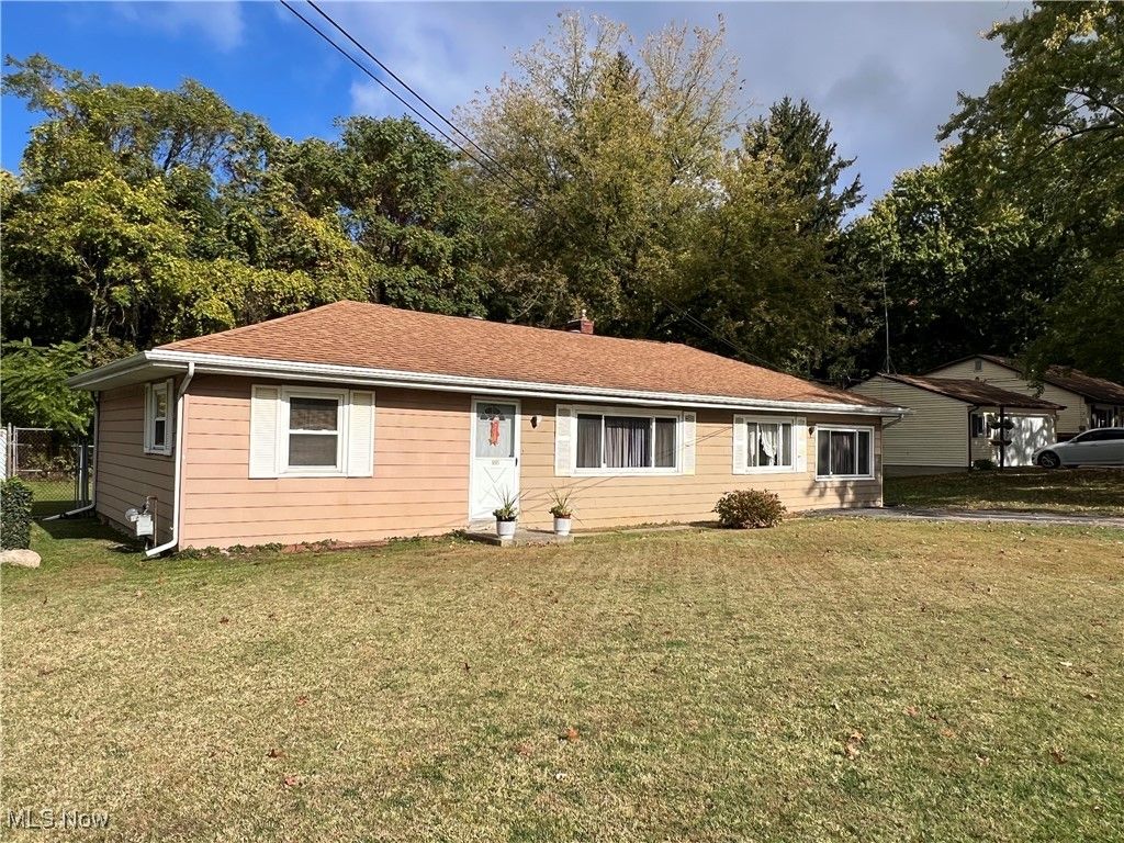 Photo of 1805 W 19th Street, Ashtabula, OH 44004 (MLS # 5166086)